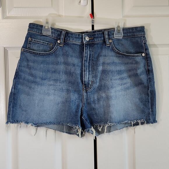 Uniqlo Womens Med Wash Distressed Cutoff Jean Shorts SZ 35 Zip & Button Raw Hem - Picture 1 of 11